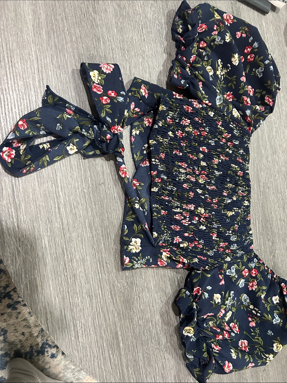 SHEIN Navy Floral Smocked Puff Sleeve Crop Top